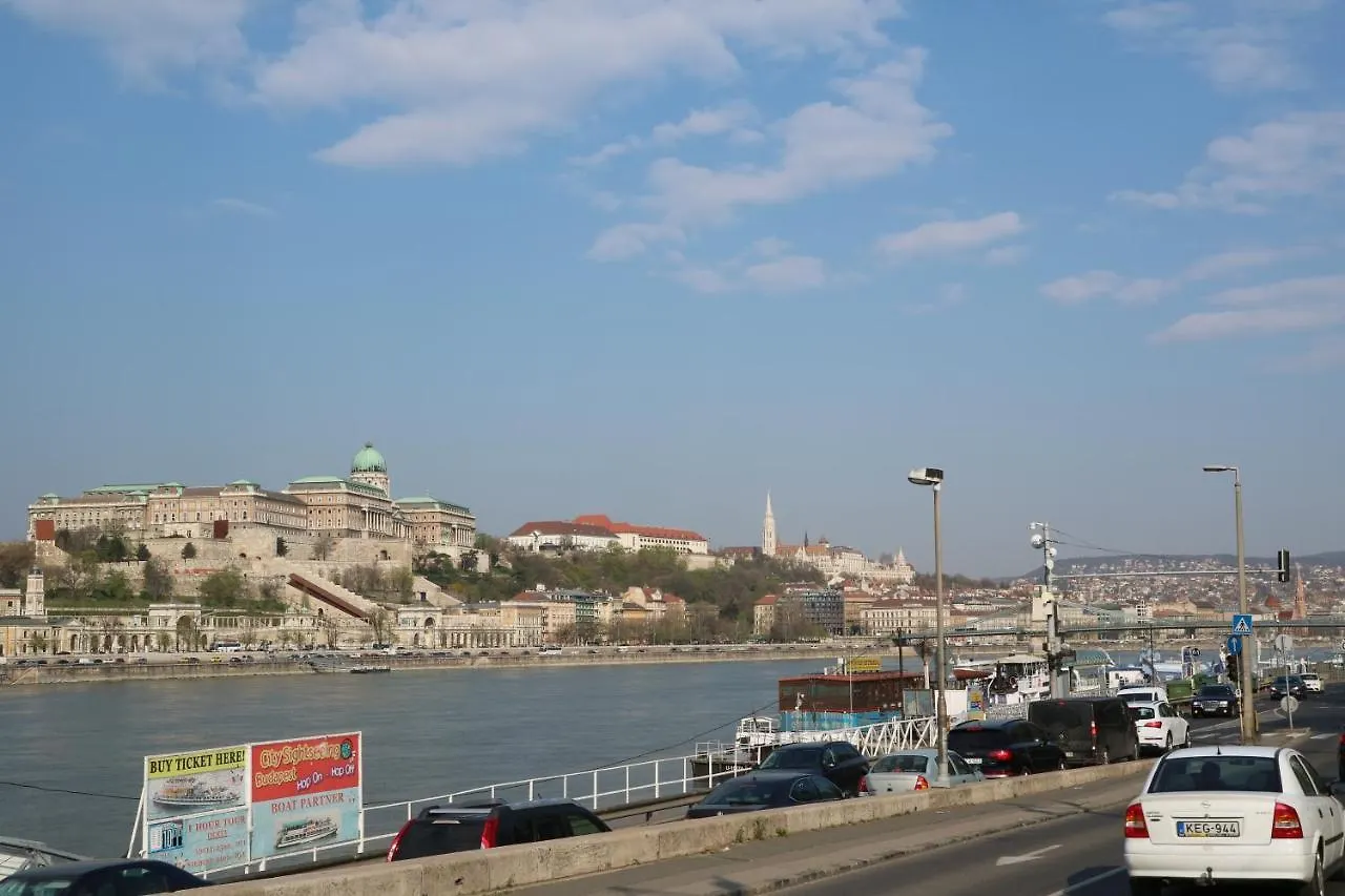 Daire House4Us.Central Budapest.Luxury Apartment. Deak Ferenc Ter Macaristan